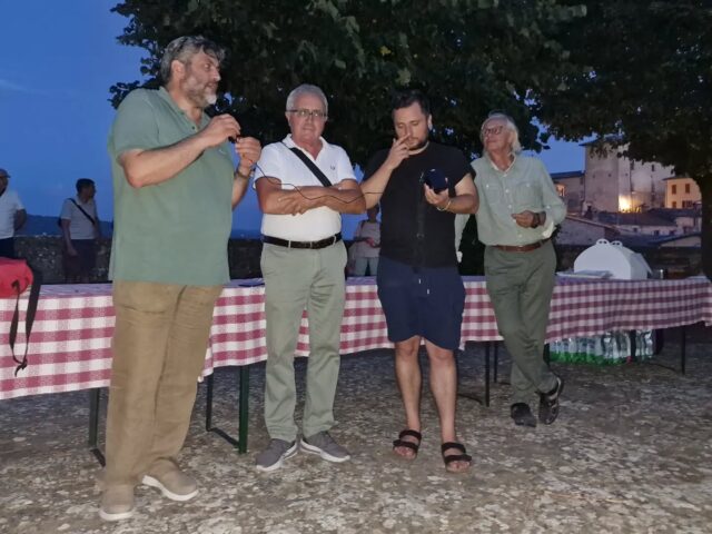 ✨ Una serata magica e di grande cuore!
In collaborazione con #unicoopetruria, venerdì si è svolta la splendida serata di beneficenza "Valtiberina sotto le stelle" a #montone, vissuta insieme a tantissime persone straordinarie.
L'intero ricavato delle quote di partecipazione è stato devoluto al nostro Comitato di Croce Rossa ❤️ per l'acquisto di un nuovo defibrillatore destinato alla comunità di Montone.
Un gesto d'amore e sicurezza che fa bene al cuore e che può salvare la vita!
Un ringraziamento speciale a tutti i partecipanti, a chi ha reso possibile questo evento e al nostro Presidente Francesco Serafini, presente per condividere questo importante momento.
Insieme facciamo la differenza! ❤️
#CroceRossa #crocerossaitaliana cricittadicastello